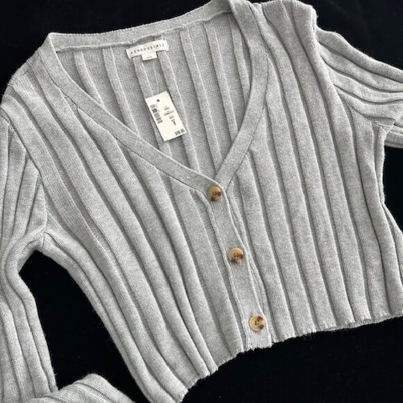 NEW $49.95 AEROPOSTALE Gray Button Up Crop Sweater Women's Size L - Picture 3 of 6